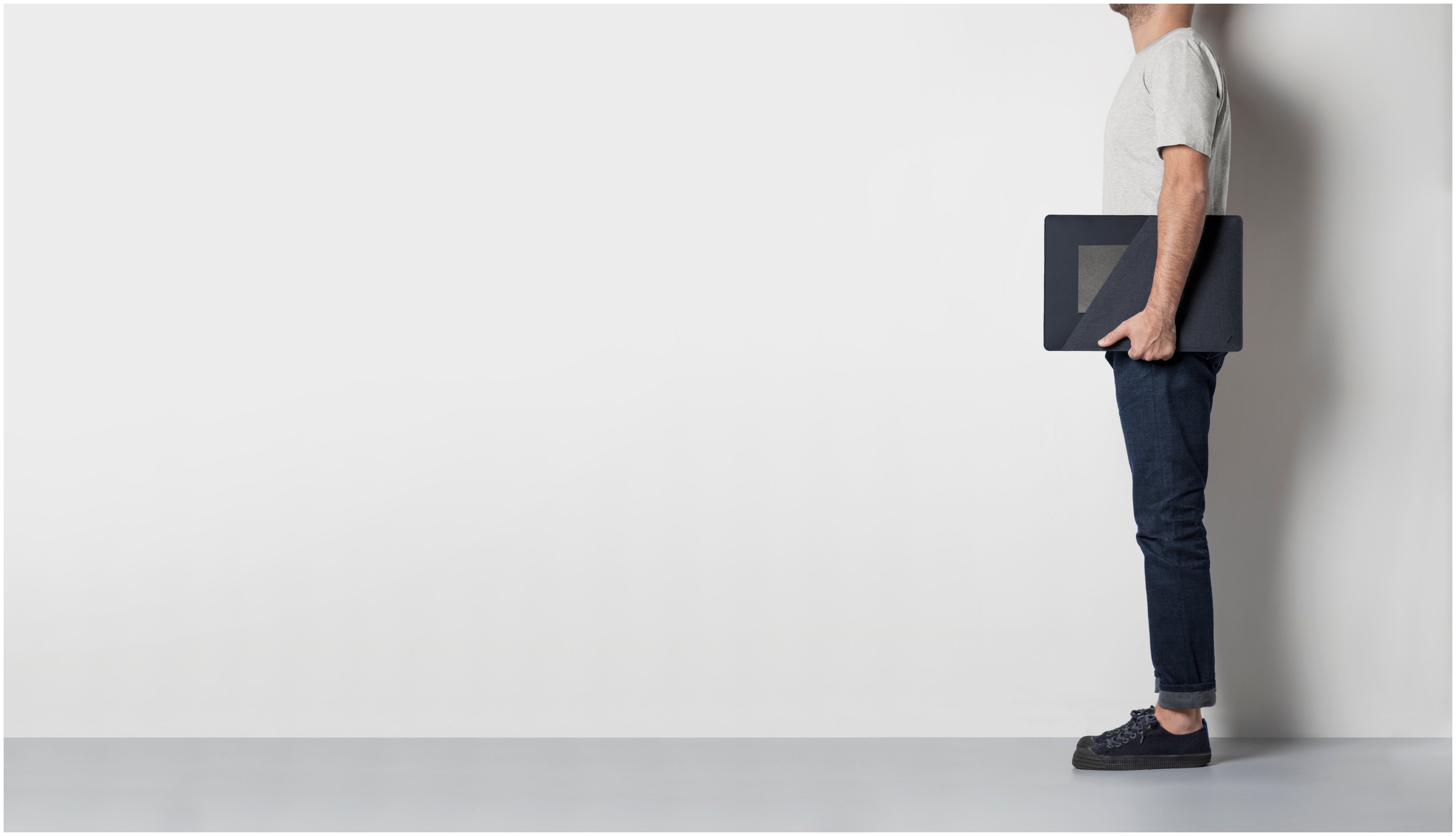 Чехол Native Union для MacBook STOW SLIM SLEEVE FOR MACBOOK 15"/16" INDIGO Чехол Native Union для MacBook STOW SLIM SLEEVE FOR MACBOOK 15"/16" INDIGO